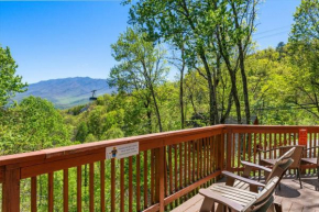 Cozy 4-BR w Stunning VIEWS Hot Tub Pool Table FREE Attraction Tickets